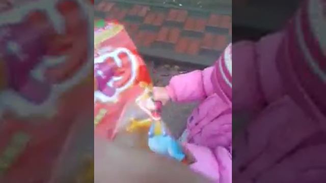 ЛЕРА И УЛЬЯНА катаемся на самокате едем в магазин смотреть онлайн