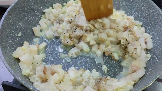 Эти горячие пирожки СМЕТАЮТСЯ СО СТОЛА за считанные минуты!!! Расстегаи с рыбой смотреть онлайн
