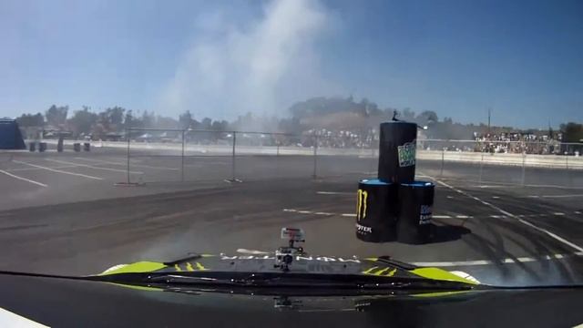 GoPro HD Ken Block's Gymkhana World Tour 2011 Los Angeles смотреть онлайн
