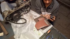 Лепестковый клапан скутера