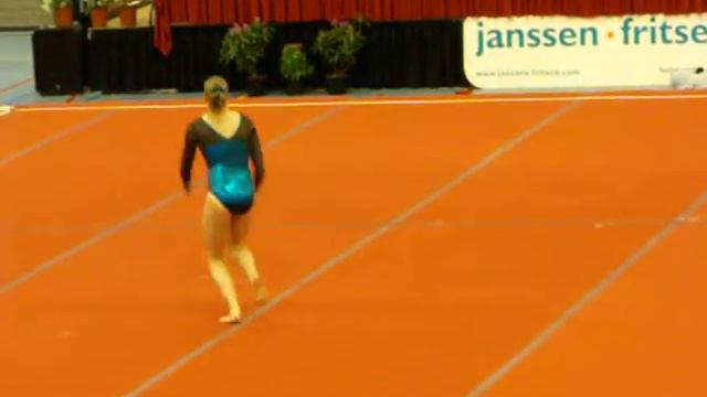 NK 2011 Waalwijk vloer toestel finale.AVI смотреть онлайн
