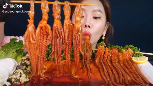 ASMR MUKBANG Kinder & Chocolate Cakes & The Giant Octopus смотреть онлайн