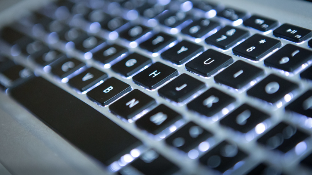 В России начали продавать уже активированные MacBook