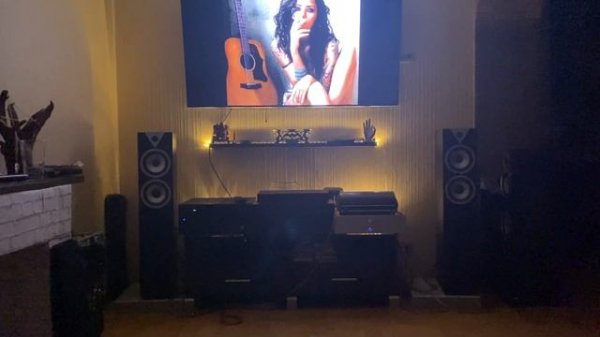 Vector HX300, floorstanding speakers by Audiovector (Danmark)