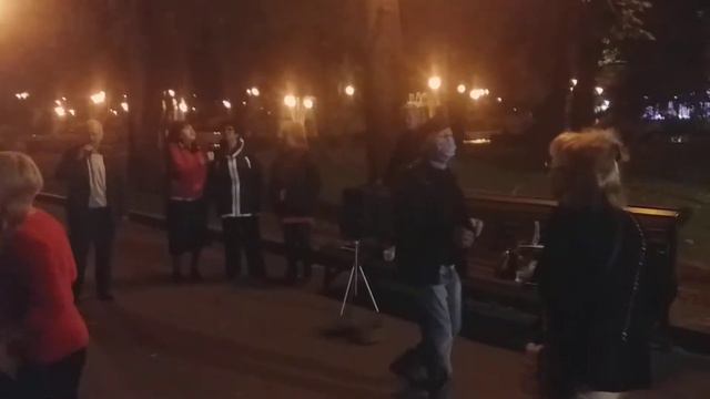 Харьков; танцульки в саду шевченко;"Растёт калина" смотреть онлайн