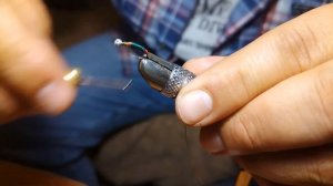 Учимся вязать мушки. Мушка на хариуса с применением УФ Геля.