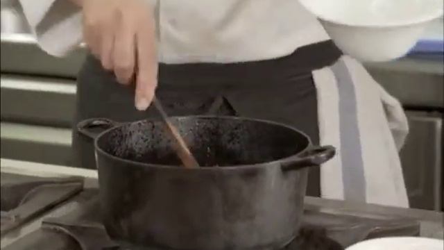 Как готовят рис бульонный с речными раками | Світ на смак смотреть онлайн