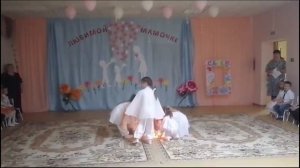 Танец ко Дню Мамы со свечами