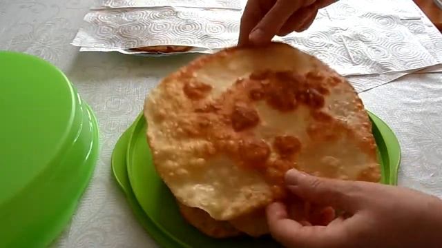 Лепешки получились сухие, как сухарь. Зря потратила время. смотреть онлайн