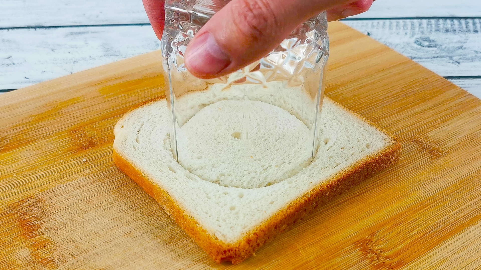 Быстрый завтрак из тостового хлеба. Нужен стакан смотреть онлайн