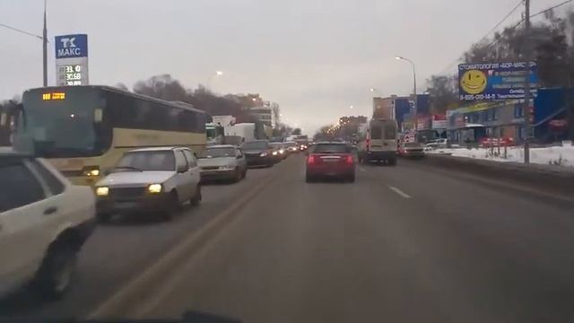 Почему бывают пробки на дорогах - Авария смотреть онлайн