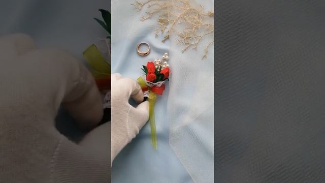 Красные розы бутоньерка жениха. Red Roses Boutonniere for the groom смотреть онлайн