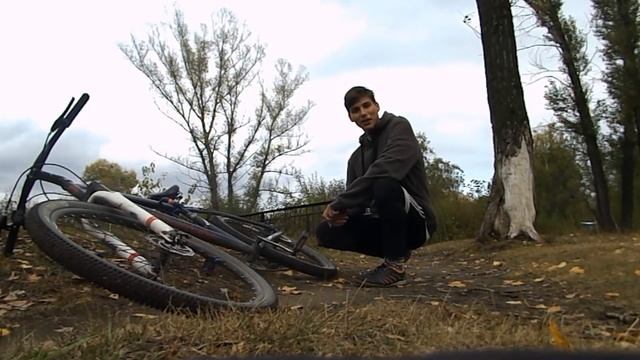 трюки на горном велике Stunt - Drop - прыжки с горок упал ударил ногу