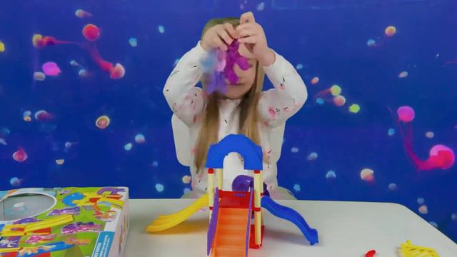 Пони на Детской Площадке Играют с Ксюшей и Делают Пикник смотреть онлайн