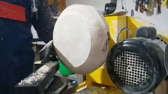 Точение тарелки из ясеня (Инстаграм версия 1 мин). смотреть онлайн