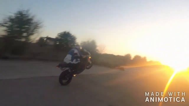 SUZUKI GSX-R600 K7 WHEELIE TRAINING смотреть онлайн