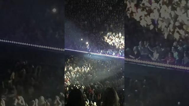 Maroon 5 - Love Somebody Live March 23, 2015 Excel Energy Center St.Paul, MN смотреть онлайн