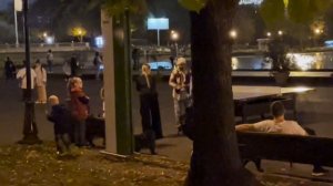 ДЕВУШКУ ШЛЁПАЮТ ПЛЁТКОЙ ПО ПОПКЕ