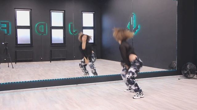 KARD - CAKE Dance Tutorial Русский Туториал смотреть онлайн