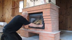 Обзор  камина с чугунной топкой ,первая протопка.