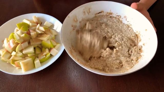 Шарлотка с овсянкой за 5 минут.Овсяный пирог с яблоками. смотреть онлайн