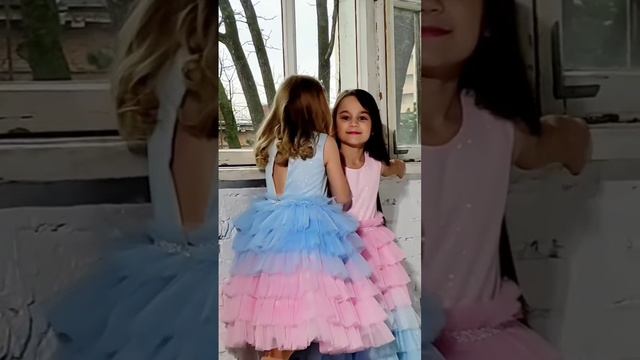 Платье с каскадом оборок