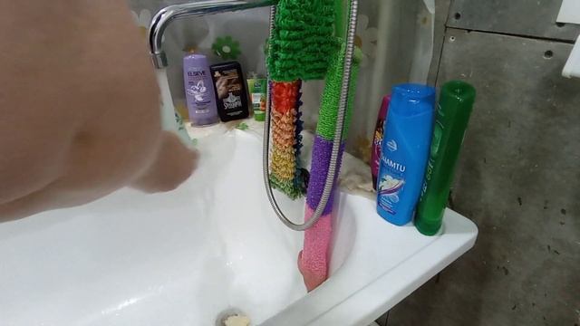 Готовлю жаренную картошку по деревенски, стираю полотенца, уборка в ванной комнате. смотреть онлайн