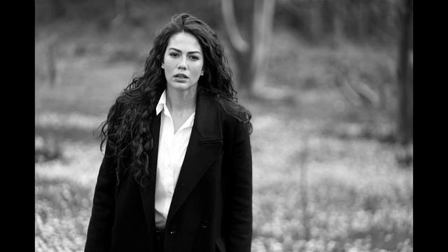 Demet Yaman is written on Demet Özdemir's identity card! смотреть онлайн