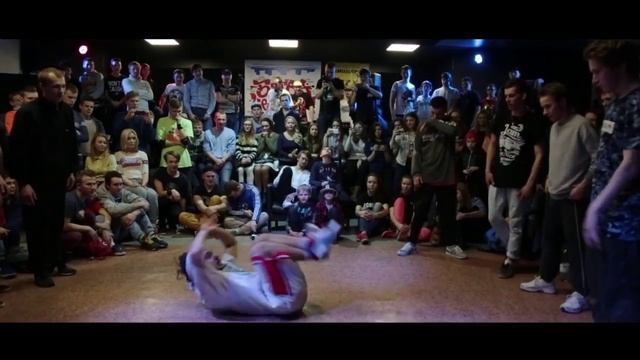 ARCTIC ROCKERS VS ИЗ НЕОТКУДА CREW (ФИНАЛ BREAK DANCE ФЕСТИВАЛЯ "БИТВА 4") смотреть онлайн