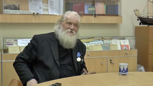 Макаренко спаситель человечества смотреть онлайн