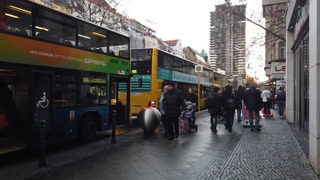 Walking area around Rathaus Steglitz, Berlin Germany | 1080p (with a biking-santa suprise) смотреть онлайн