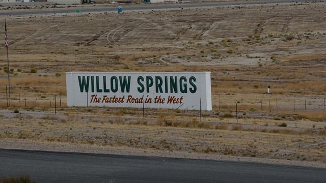 Willow Springs Raceway смотреть онлайн