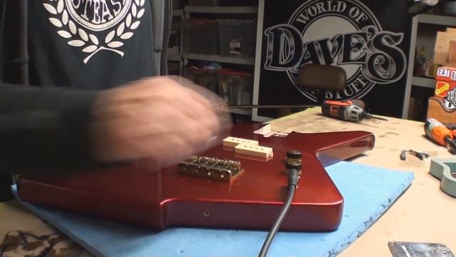 Ibanez Pointy Bass Guitar Shaped Object смотреть онлайн