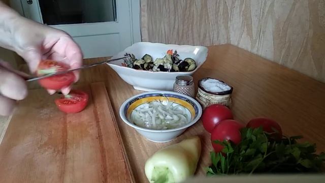 Салат с ЗАПЕЧЁННЫМИ баклажанами!!?? смотреть онлайн