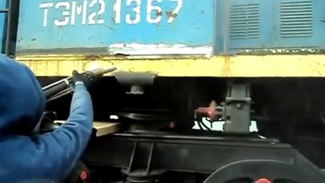 удаление старой краски с тепловоза смотреть онлайн