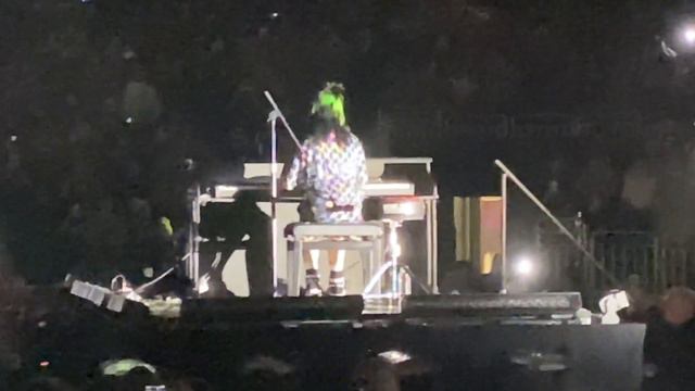 Billie Eilish “Piano Medley/Lovely (beginning)” Live Amway Arena Orlando 3-10-2020 смотреть онлайн