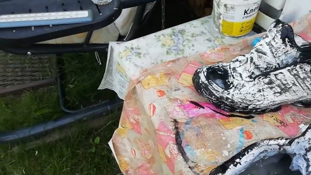 Как использовать старые ботинки в виде клумбы в саду? Мастер класс. смотреть онлайн