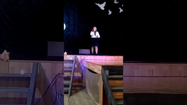 Девочка поет Небо славян группы Алиса смотреть онлайн