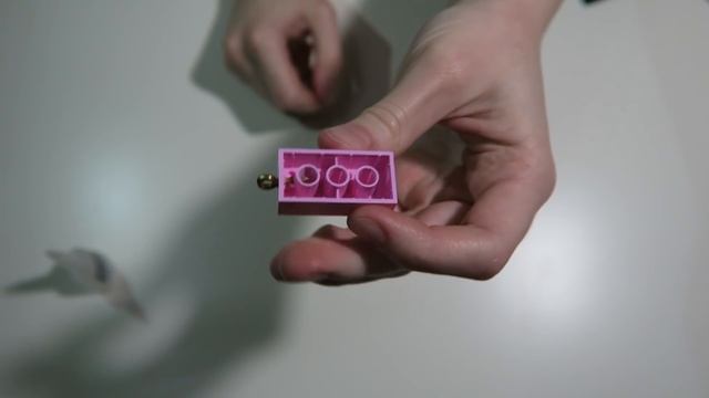 БРЕЛКИ И ВЕШАЛКА ДЛЯ КЛЮЧЕЙ ИЗ LEGO [ЛАЙФХАКИ] смотреть онлайн