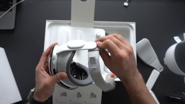 UNBOXING Apple Vision Pro What Reviews Missed on the non removable cable. смотреть онлайн