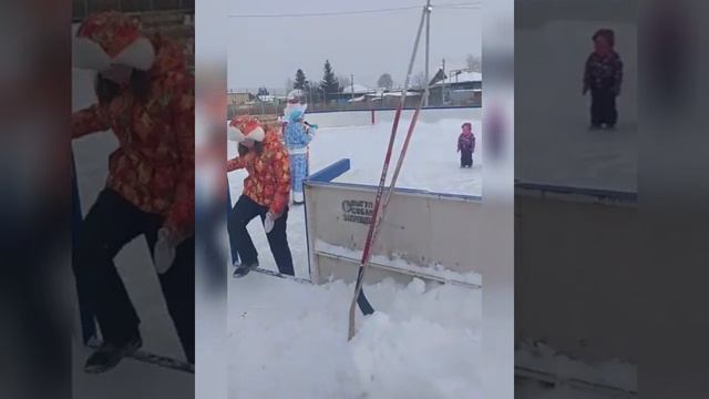 МКУК "Молодость", при содействии МО Толмачёвский Сельский Совет: поздравление жителей с Новым Годом смотреть онлайн