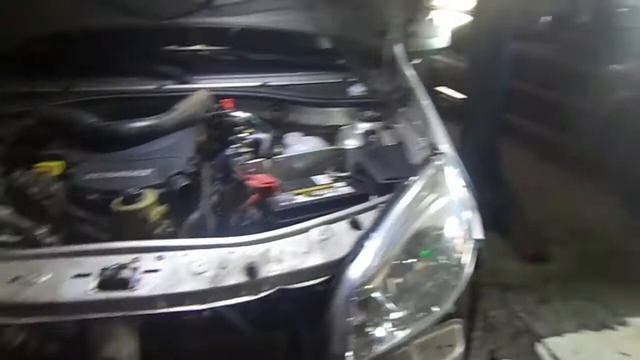 Vazamento de água Renault Sandero! troca do radiador смотреть онлайн