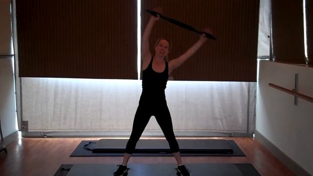 Susannah's Standing Pilates Circuit with Weighted Bar смотреть онлайн