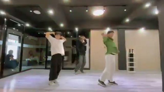 STRAY KIDS - Thunderous | Dance Cover ( Ximin , Gun , Linn Htet ) | The Secret Dance Studio смотреть онлайн