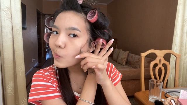 GET READY WITH ME / собирайся со мной: мой макияж в 16, туториал по моей укладке смотреть онлайн