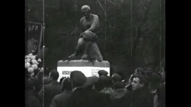 Сергей Есенин на открытии памятника А. Кольцову в Москве в 1918 году смотреть онлайн