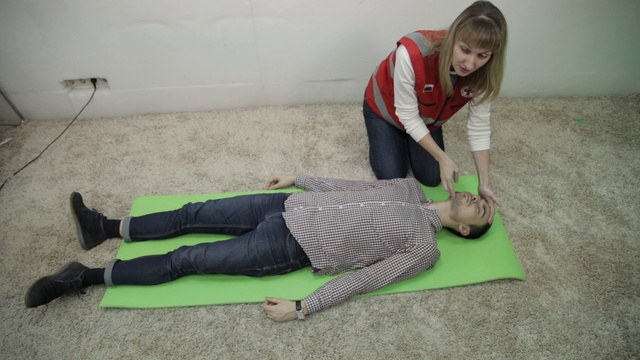 Как оказать первую помощь