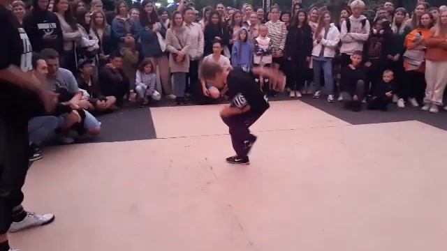 Дэнс-команда ЮДИ Bit Crew. Номер ЮДИ vs ЮДИ Kids. смотреть онлайн