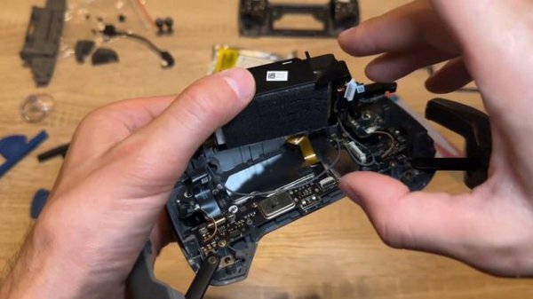 How to change DJI Mavic 2 controller battery
