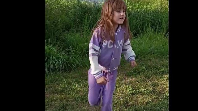 Сонечка  танцует